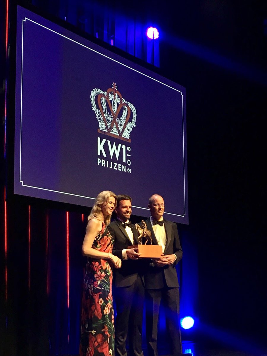 Klaas Knot reikt samen met staatssecretaris <a href="/MonaKeijzer/">Mona Keijzer</a> de <a href="/kw1prijs/">Koning Willem 1 Prijs</a> uit namens Stichting Koning Willem I. Gefeliciteerd AFAS Software!