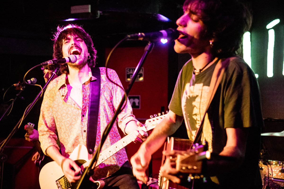 elias_serra_'s tweet image. Un placer que mi amigo @_lucascolman estuviera en el concierto más especial de la Gira🤘🤘
📸 @jaimemassieupictures 
.
#lucascolman #eliasserra #inevitable #rock #salaboite