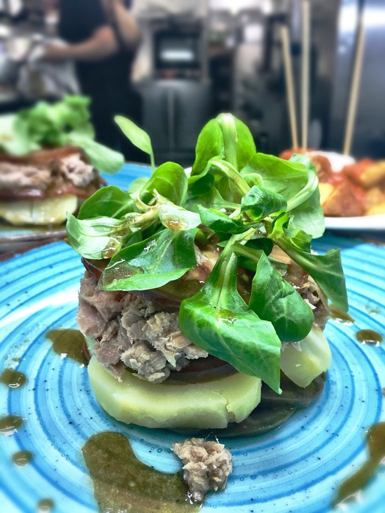 ATNrestaurant's tweet photo. Timbal de #tomàquet #kumato, #tonyina, #patata i #vinagreta de #mostassa. #delicious #yummifood #yummybcn #foodiegram #foodiesbcn #gourmetexperience #foodporn #foodart #instafood #instagood #cuinacatalana #restaurantsbcn #atnrestaurant #menuatn #gastronomiabarcelona #bonprofit https://t.co/jcqvzWg3Zz