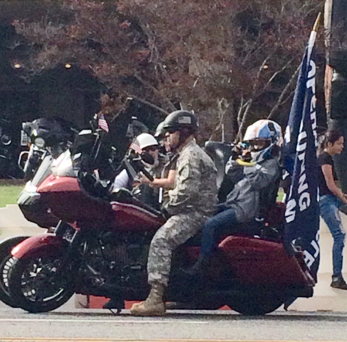 Bar3lylist3ning's tweet photo. Day to honor Veterans #WestCoastThunder2018 Bike Run parade started at 9:11 #MemorialDay https://t.co/lNNWJRp1Cl