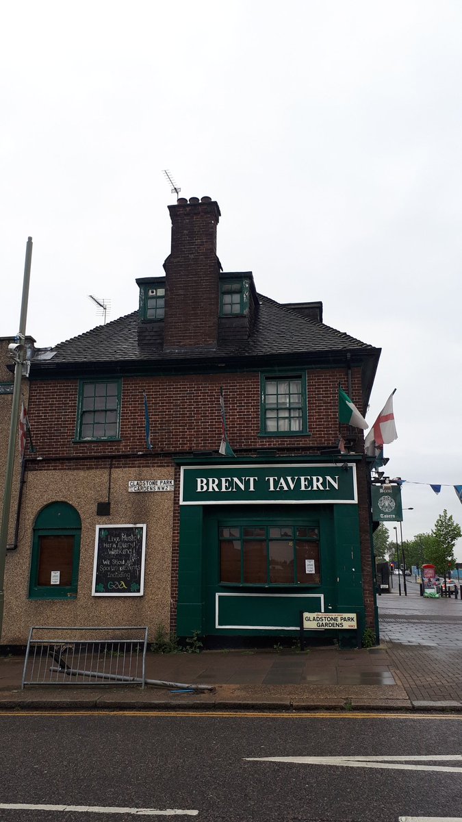 MHHistSoc's tweet photo. Sad to see that the Brent Tavern on the Edgware Road is being demolished.

Loss of community and a beautiful 1930s building for more flats. https://t.co/0dbFzNVaBH