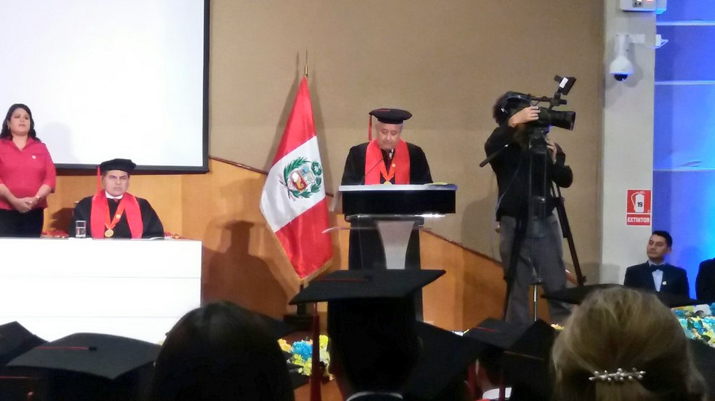 zegelipae's tweet photo. Palabras de Miguel Ángel Castillo, en representación de todos los docentes de @zegelipae. #GraduaciónZegelipae https://t.co/GJXVV2Lyf7