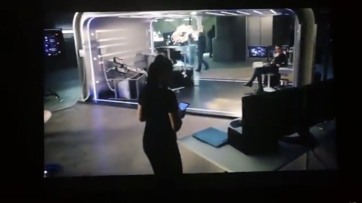 noraxswynonna's tweet photo. LOOK at the way sheβs sat πππ€© Forget being a world killer, she is the queen of sass and hot af πππ₯ @OdetteAnnable #BAE #supergirl #alexdanvers #rubyarias #lenaluthor #samarias #reigncorp https://t.co/rA35abhmT5