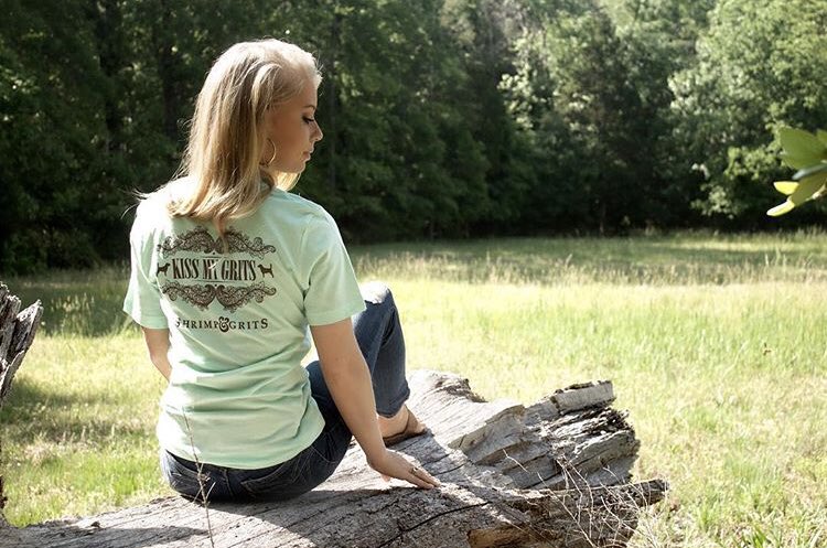SandGco's tweet photo. Happy Memorial Day! Today we remember 🇺🇸 Check out our cute Kiss my Grits  Tee! #Preppy #OOTD #summerfasion #tshirt #loveit #cantwaitforsummer #style #southernstyle #southern #preppystyle #needit #whatiwore #sunnydays #fashion #comfyclothes #fashionblogger #HappyMemorialDay https://t.co/9WSN5ZAm4a