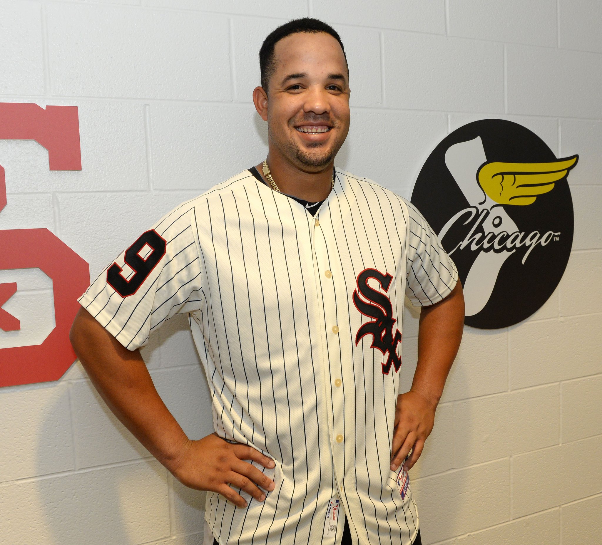 Happy 33rd birthday to José Abreu, looking great in Minnie Miñoso\s  