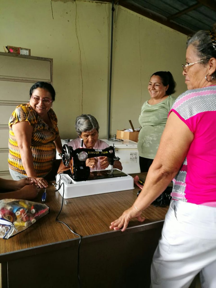 InadehOficial's tweet image. El Chumical de Las Minas, en la provincia de Herrera se beneficia de los cursos 100% gratis que ofrece el INADEH. Quince moradoras de esta comunidad aprende Modistería Básica para emprender su propio negocio. #UnMejorInadeh. @Mitradel @PrimeraDamaPma