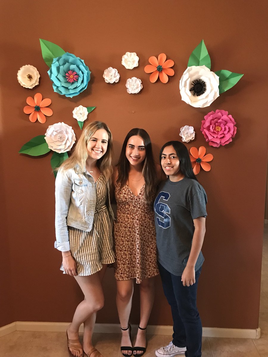 Ramiev__'s tweet photo. Love em long time 🎓💙 https://t.co/E4KlhgYt2B