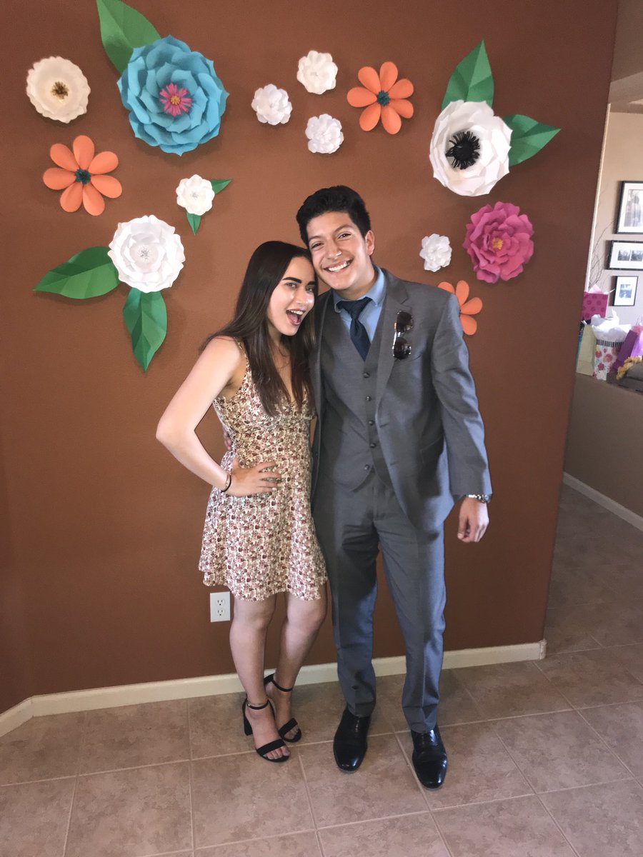 Ramiev__'s tweet photo. Love em long time 🎓💙 https://t.co/E4KlhgYt2B