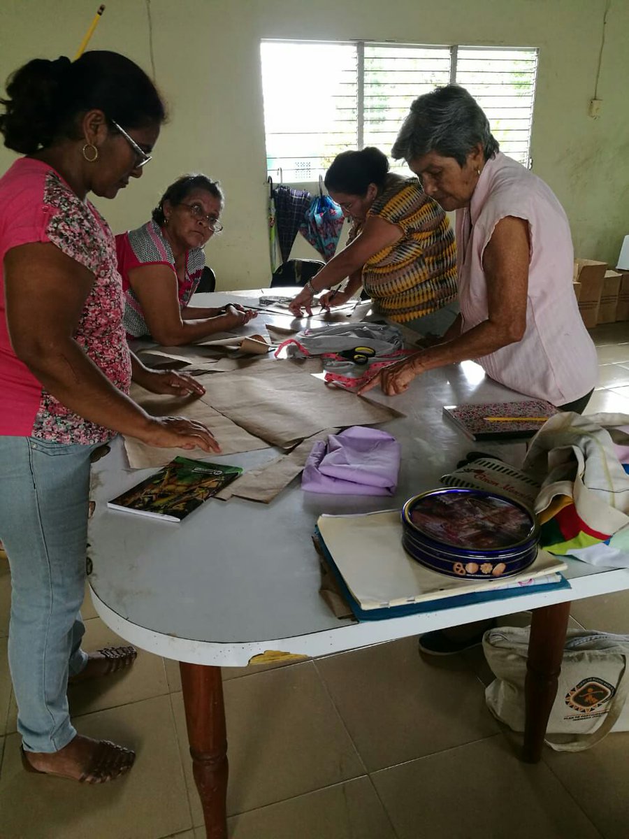 InadehOficial's tweet image. El Chumical de Las Minas, en la provincia de Herrera se beneficia de los cursos 100% gratis que ofrece el INADEH. Quince moradoras de esta comunidad aprende Modistería Básica para emprender su propio negocio. #UnMejorInadeh. @Mitradel @PrimeraDamaPma