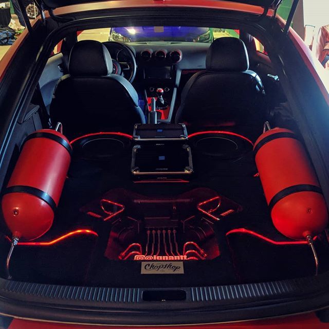 ignantt's tweet photo. @vossenwheels @viaircorp @airliftcompany More trunk thangs from @fittedlifestyle this past weekend.
.
What show or event are you looking forward to that's coming up??
.
.
.
#fittedlifestyle #fitted2018 #fittedprep #vagkraft #caraudio #trunk #trunksetup #trunkshow #subs #subw… https://t.co/5TokMJ9OIW