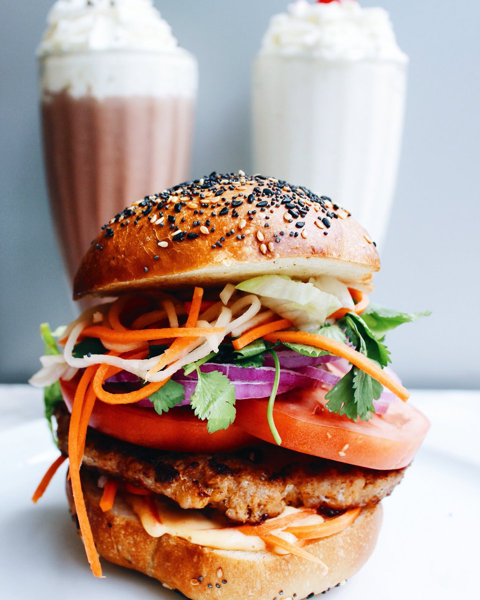 TheOriginalPDX's tweet photo. It's a BURGER and MILKSHAKE kinda day • come build your own or try one of our creations like our BANH MI BURGER made with a half pound pork patty, banh mi pickles, lettuce, tomato, onion, cilantro, sriracha aioli #ogpdx #memorialday https://t.co/dz2LRJjNVN