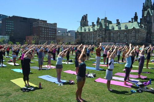 Make sure to check out Yoga on the Hill every Wednesday at noon from May until September. Yet another fantastic event found in our nations capital and minutes away from reResidences! #yoga #MyOttawa #Downtown #summer #sunshine #fitness - Photo Cred: The Jewel 98.5