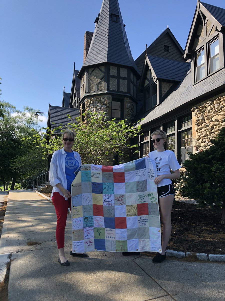 cjm678692's tweet photo. The Petition Quilt is showing up all over Rhody, symbolizing @WomanProjectHQ stance on choice and reproductive health care options.
It’s a beautiful day in #Barrington for supporting the RHCA! 😎🌊
#TheWomanProject
#petitionquiltTour2018 https://t.co/LWu6ON6T3A