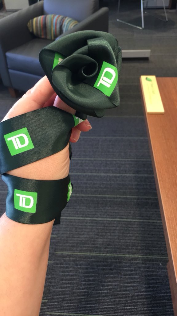 Even the roses at TD is green 💚 keep calm and enjoy summer 💚