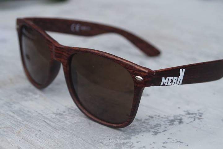 AiopMerk's tweet photo. Bestel via https://t.co/JKnrsNGNO6 en ga naar de webshop. #summer #holiday #sunglasses #sun #pics #music #HipHop https://t.co/NnZvlSMWMu