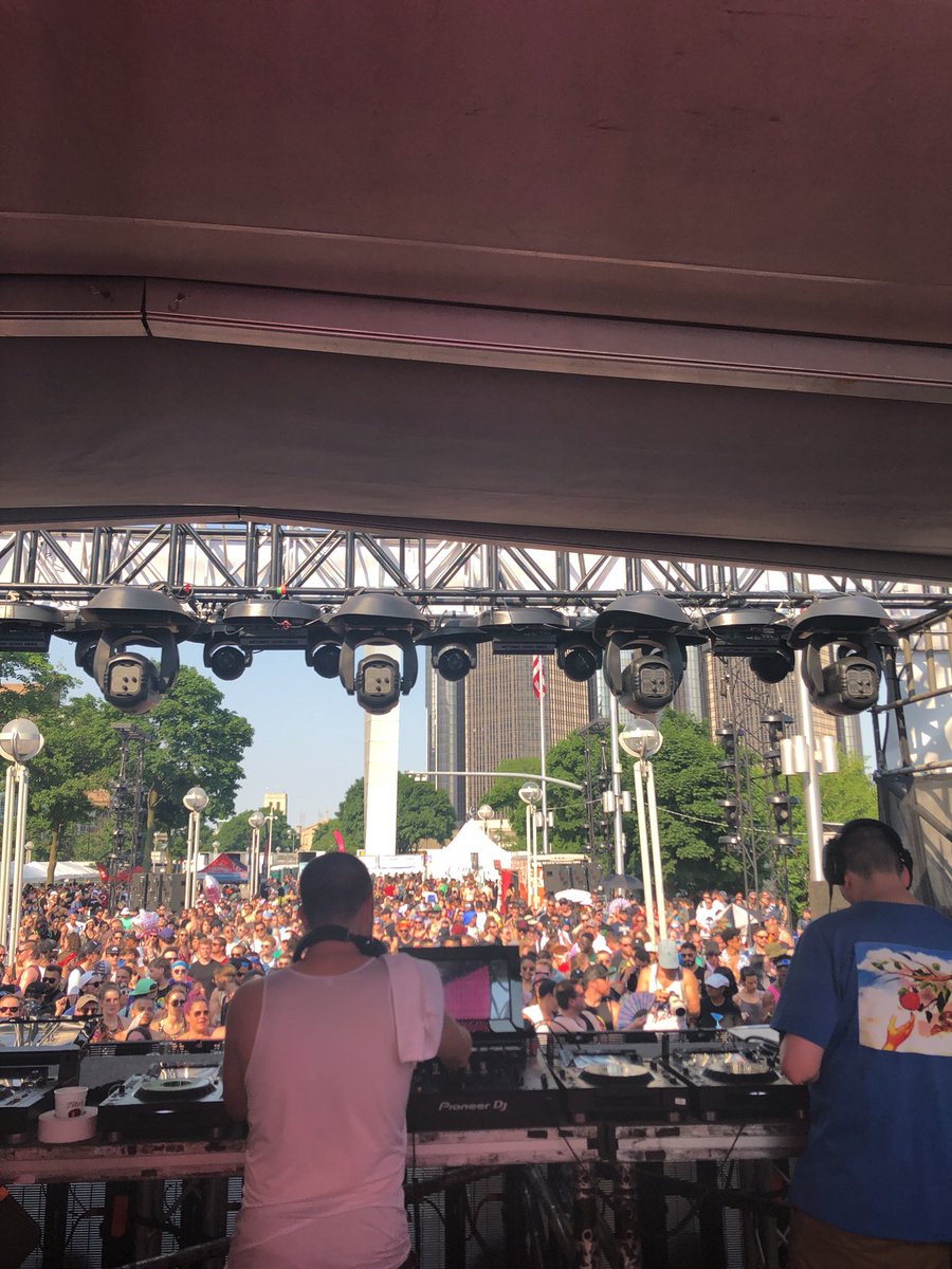 avaclover's tweet photo. @golfclapdet fucking killing it #movement2018 https://t.co/TXRzStiGhi