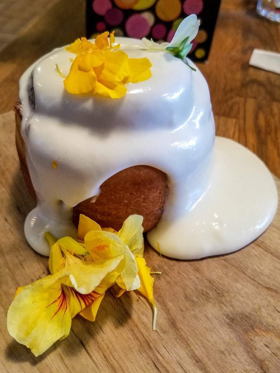 katiewire's tweet photo. That's the appropriate ratio of icing to #cinnamonroll. Well presented, @Oldsaltpdx. #eaterpdx #pdxeats #pdxfood #pdxdining #pdxrestaurants #forkyeah https://t.co/3mPJYhYmWe