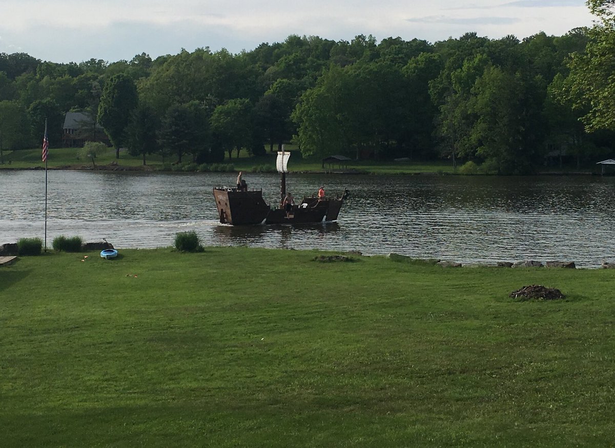 SethRorabaugh's tweet photo. The best pirates I’ve seen all weekend: https://t.co/gCf6cIrnhh