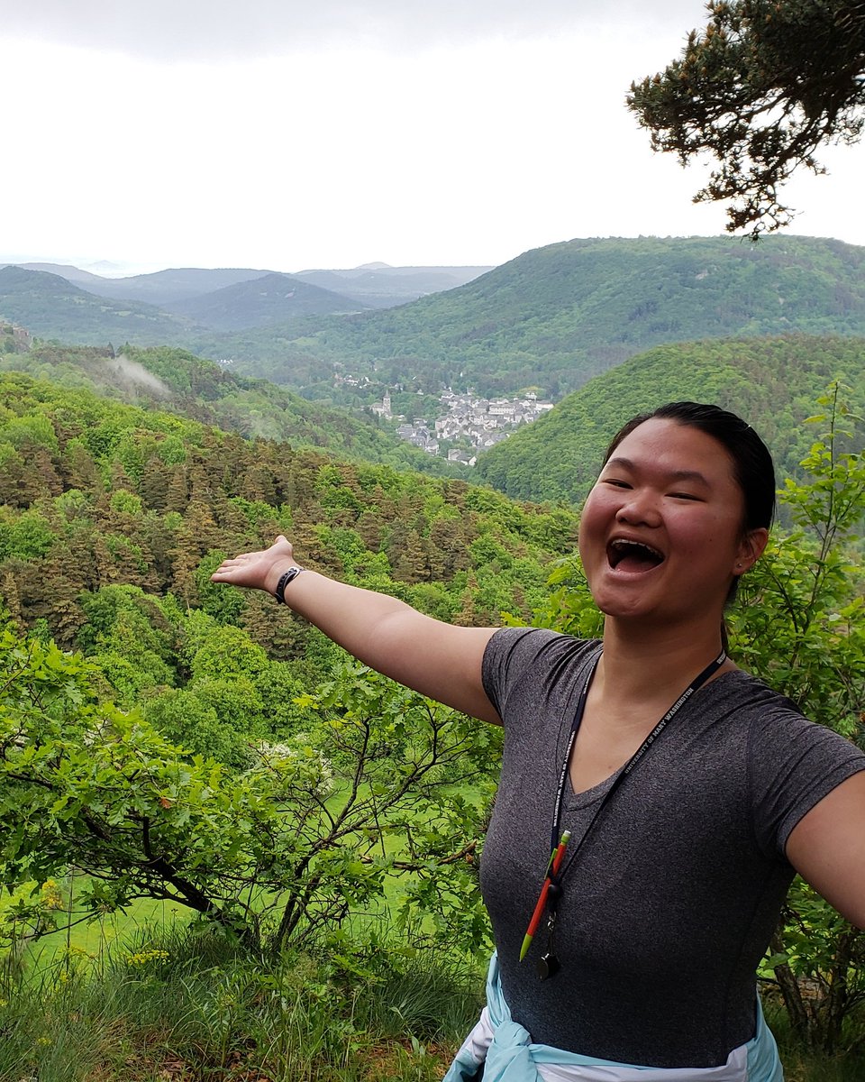 KadieBennis's tweet photo. Bienvenue à la Chaîne des Puys ! Pourquoi visiter Paris quand on peut monter des volcans ? 🌋 #NewProfilePic #DentduMarais #Auvergne #7IMC #PostConferenceFieldTrip https://t.co/uTnBAijx15