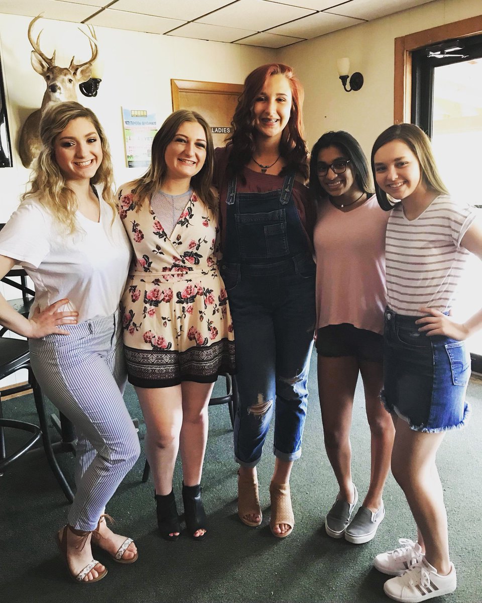 Members of the 2017-2018 AltonHS Dance Team celebrated yesterday with our former captain, Caroline, on her graduation! We love you and will miss you, Caroline!❤️❤️👩🏼‍🎓