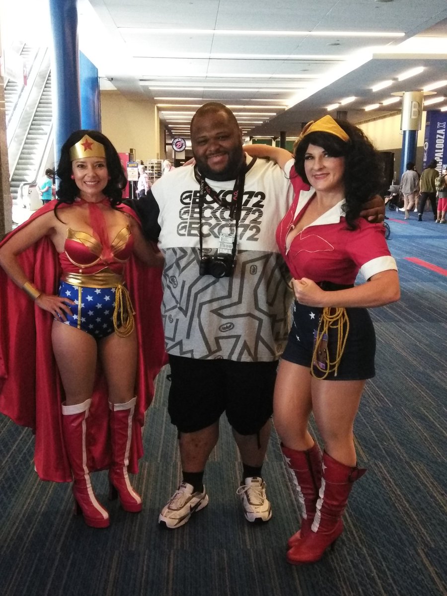BarriMedia's tweet photo. After spending the #MemorialDayWeekend at @Comicpalooza I have the urge to watch the movies #WonderWoman #BlankMan #ThorRagnarok and #startrek because of these amazing #cosplayers!

#CPX2018 #Comicpalooza #cphou #Comicpalooza2018 #comicpaloozaHouston #cosplay https://t.co/PYk6hlsVf9