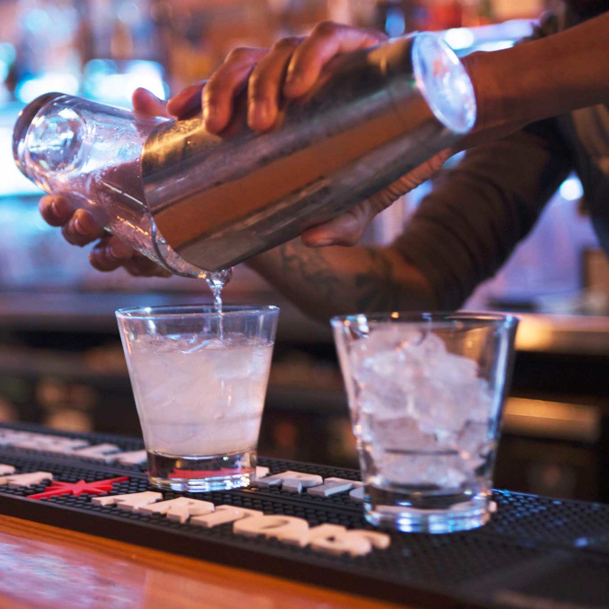 ltdfremont's tweet photo. It's Monday and you deserve a drink. #HappyHour from 4-7 tonight. $2 off all well drinks and wine. 

#HH #Drinks #Bar #Cocktails #AdultBeverages #Bartender #Mixers #Seattle #Fremont #Ballard #HappyHourFood #HappyHourDrinks #Restaurant # https://t.co/jLWL5RWMGD