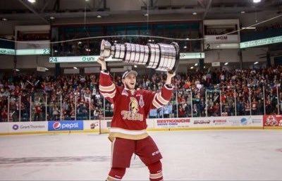 CBWestIslanders's tweet photo. Back to back National Championships for our @chisholm188! @ABTitan @HC_TELUSCup @MCMemorialCup #RnRc #Shifty https://t.co/auJ95coiyF