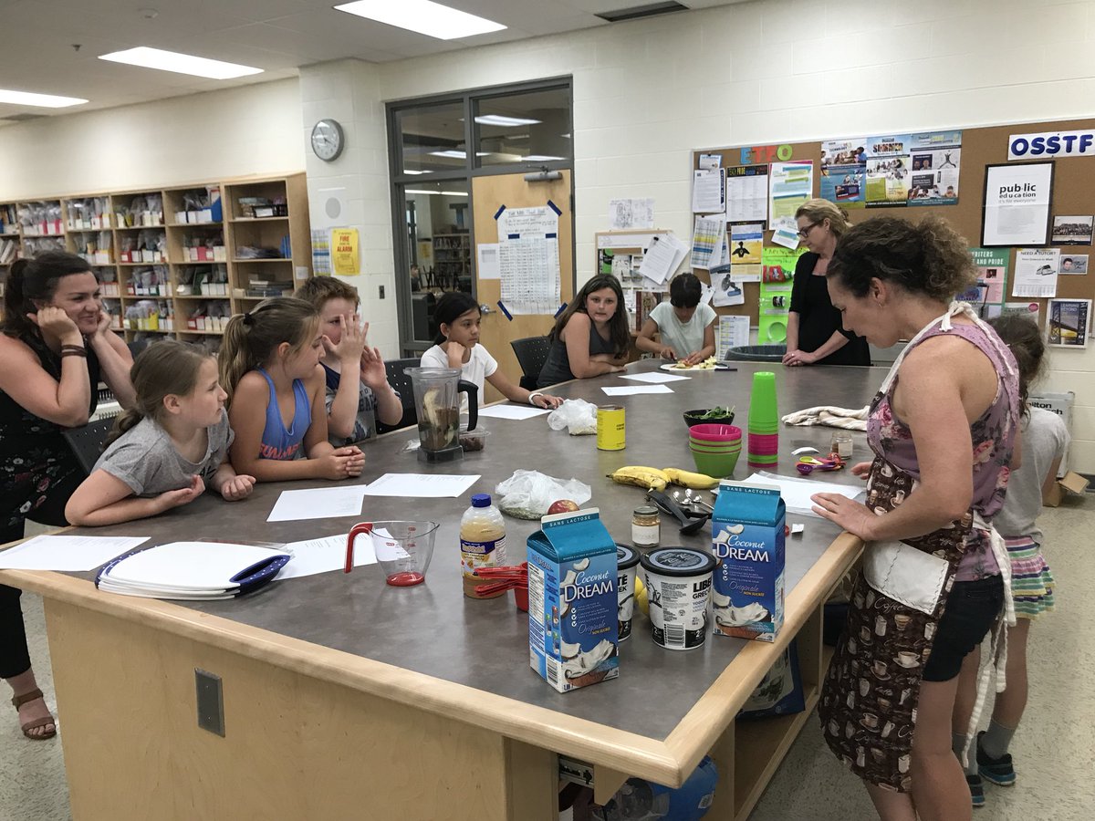 TVACookingClub's tweet photo. Thank you Dr. Strong for coming in today and helping us make healthy smoothies and healthy nutritious ice cream! https://t.co/mtrg1yWfbI