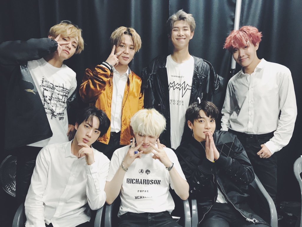m_s2chan_'s tweet photo. 朝からバンタン見れて幸せ💕

ほんまに改めておめでとぅ👏🏻

今日もみんな学校とかお仕事とか頑張ろぉね！
みーちゃんは今日はおバイト🖤🖤

RTフォローするよん！

#MTVLAFANARMYBTS
#MTVLADANCEGOGO
#PremiosMTVMiaw                
#MTVLAKPOPBTS
@BTS_twt
Don't Leave Me 防弾少年団 BTS https://t.co/5Rw2rbNlsA