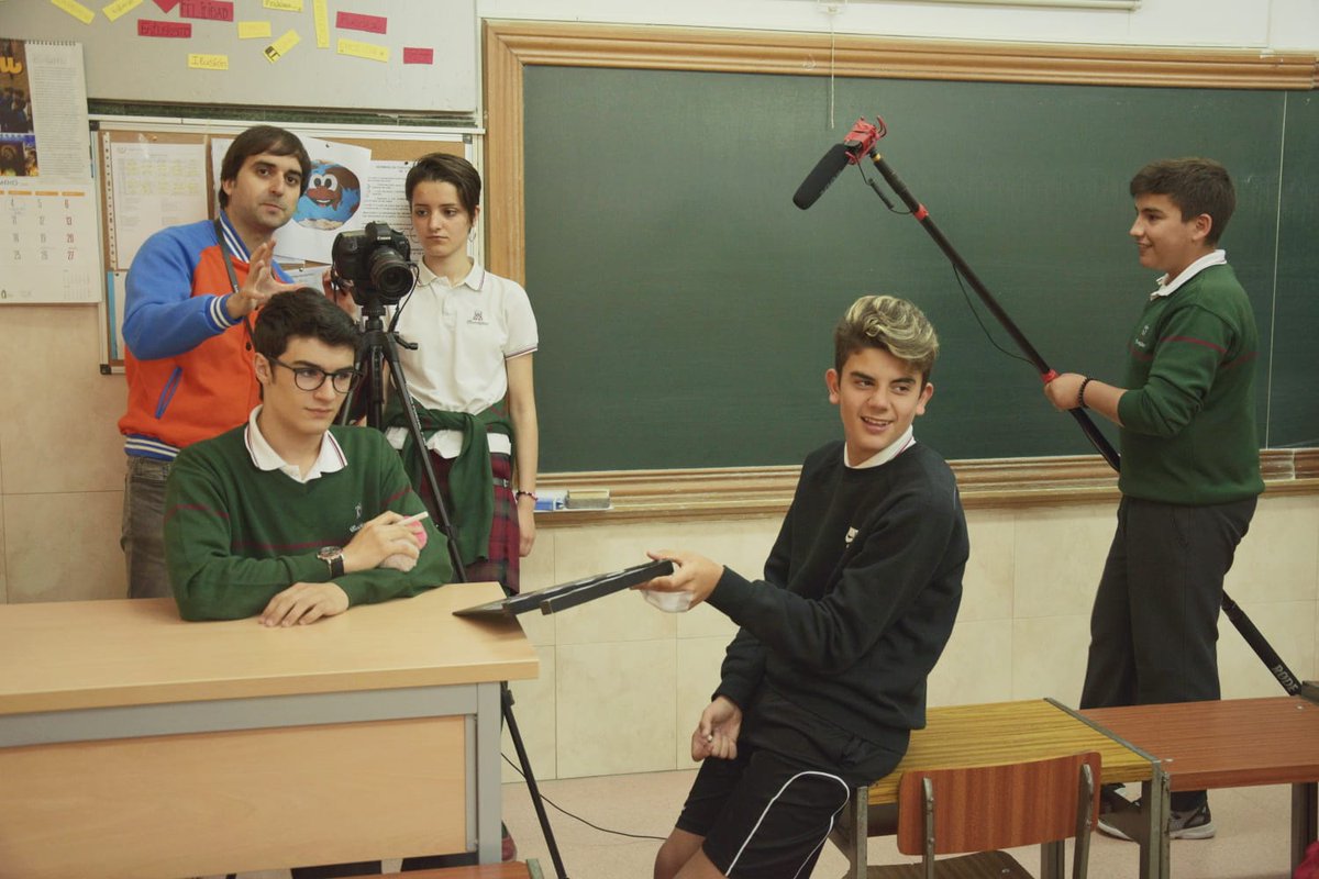 CinemaCampES's tweet photo. Jornada de #CinemaCampClass en el @CalasanzSA de Salamanca y en el @ies_leonardo de Alba de Tormes. Mañana, el programa #Artistea de la @educacyl nos lleva al @IesoTomasBreton de #Villamayor https://t.co/y7fL1El3pF