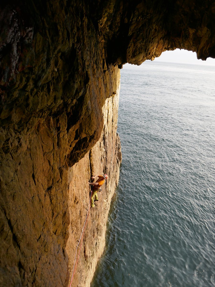 markwalkerguide's tweet image. Cool after school adventure on sunny Gogarth...
