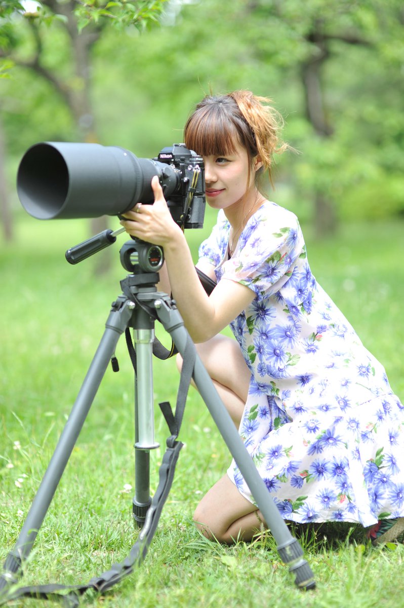 さかほぎ Twitterissa 可愛らしいモデルさんが 大口径望遠レンズを構えるとこんな感じ 80年代のアイドル雑誌のグラビアみたいだ 笑笑 Nikon D3s Ai Af Nikkor 85mm F1 4d もぇにゃむ ポートレート モデル撮影 都立小金井公園 ニコンf3p 0mmf2 Nps改造
