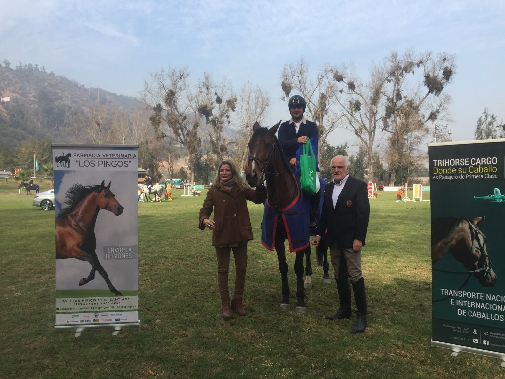 paperchaseclub's tweet photo. Todo un éxito fue nuestro concurso de salto realizado este fin de semana . Gran concurrencia de público y binomios participantes copa @BancoEdwards  copa @MBChile  @copa @LosPingosLtda https://t.co/14GgJoMJQi