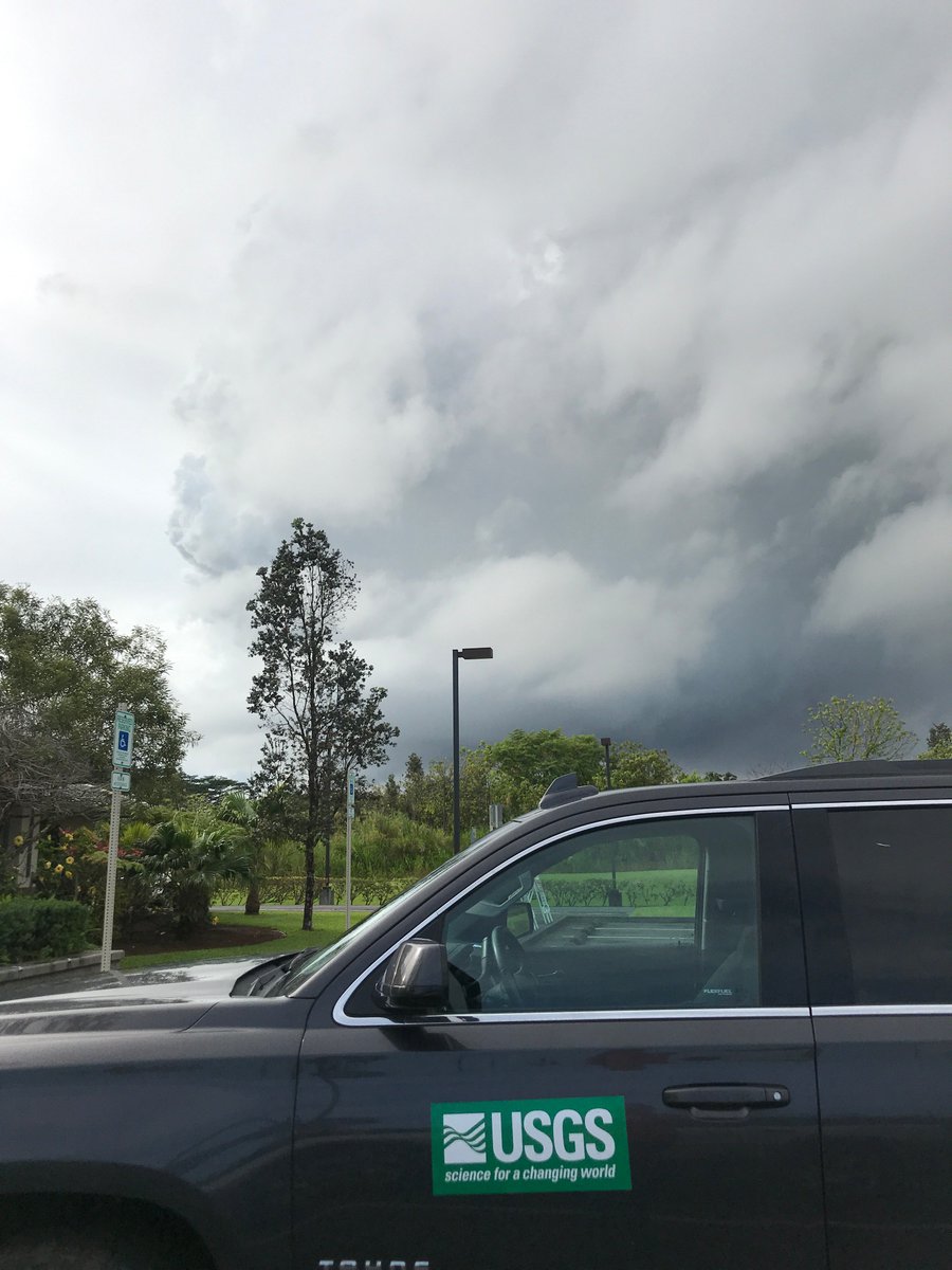 Volcanoes can make weather! #HVO scientists are beginning to observe "pyrocumulus" clouds forming over the #LeilaniEstates fissure system. They form when intense heating of the air from the ground induces convection, and moisture condenses in the warm air. facebook.com/USGSVolcanoes/…