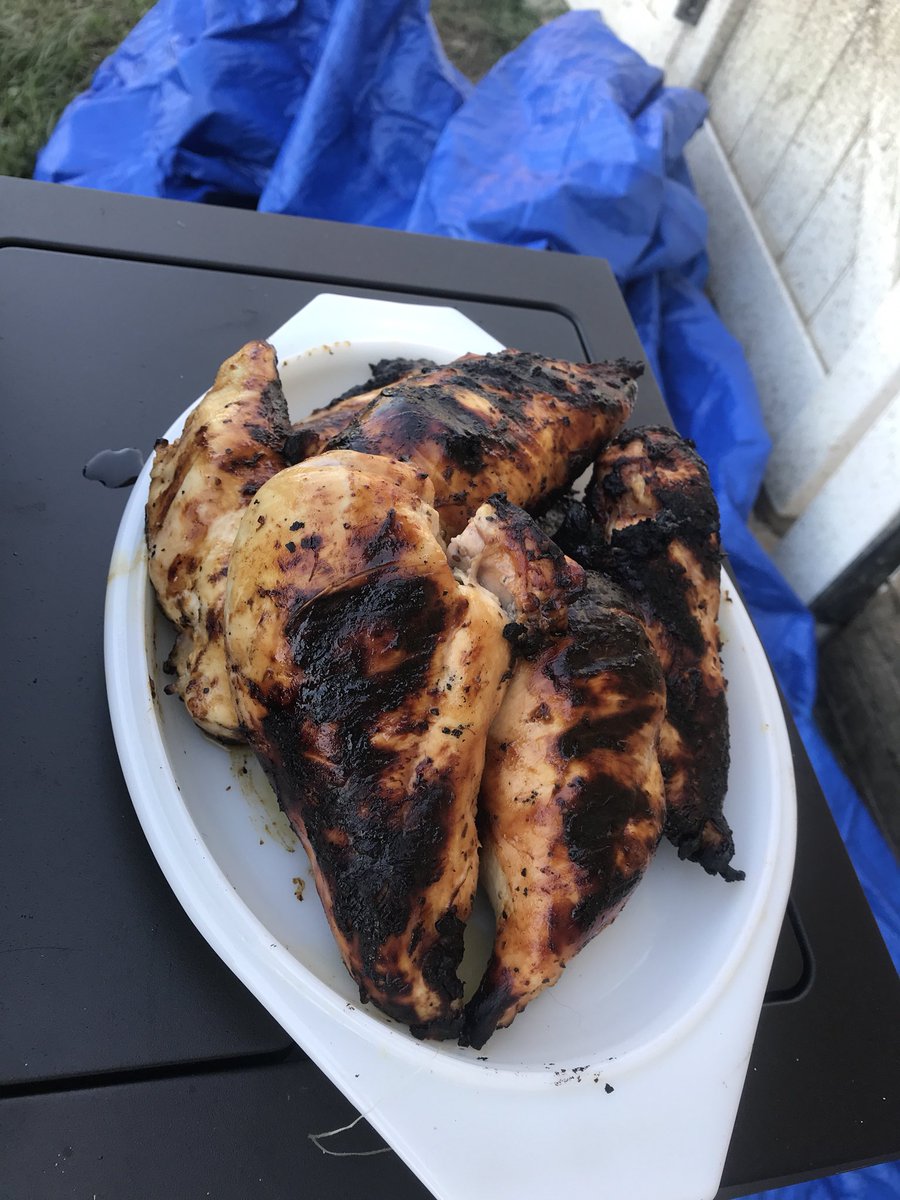 efriedman11's tweet photo. Chicken off the brand new grill this Memorial Day @GordonRamsay https://t.co/JTmFY2BYma