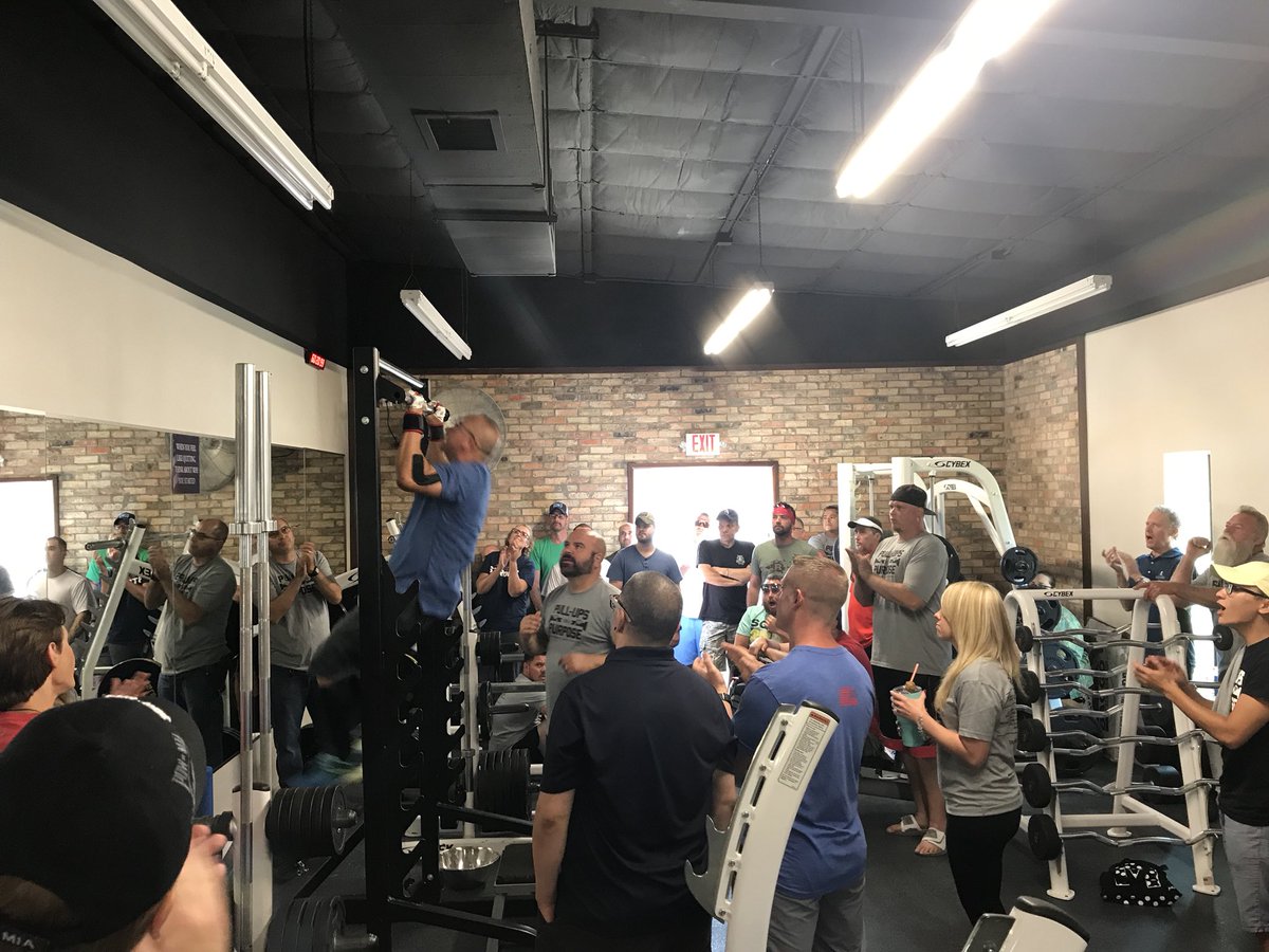 russellybarra's tweet image. One of the proudest moments in my life seeing our COO Jonathan Kim persevere through 2000 pull-ups in support of our veterans at @ptsdusa #determination #perseverance #MemorialDayWeekend2018