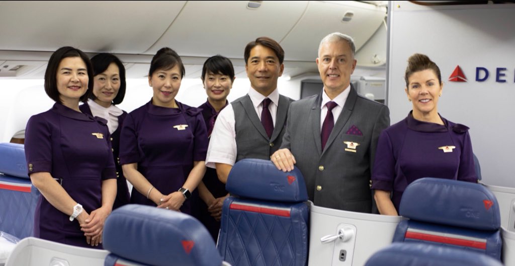 GoldboxATL's tweet photo. And there is our @Delta #FirstFlyersClub IFS @Zac_Posen team.
#DeltaReadyForTakeoff #PassportPlum #AvGeek #Delta https://t.co/tcjspIDUq4