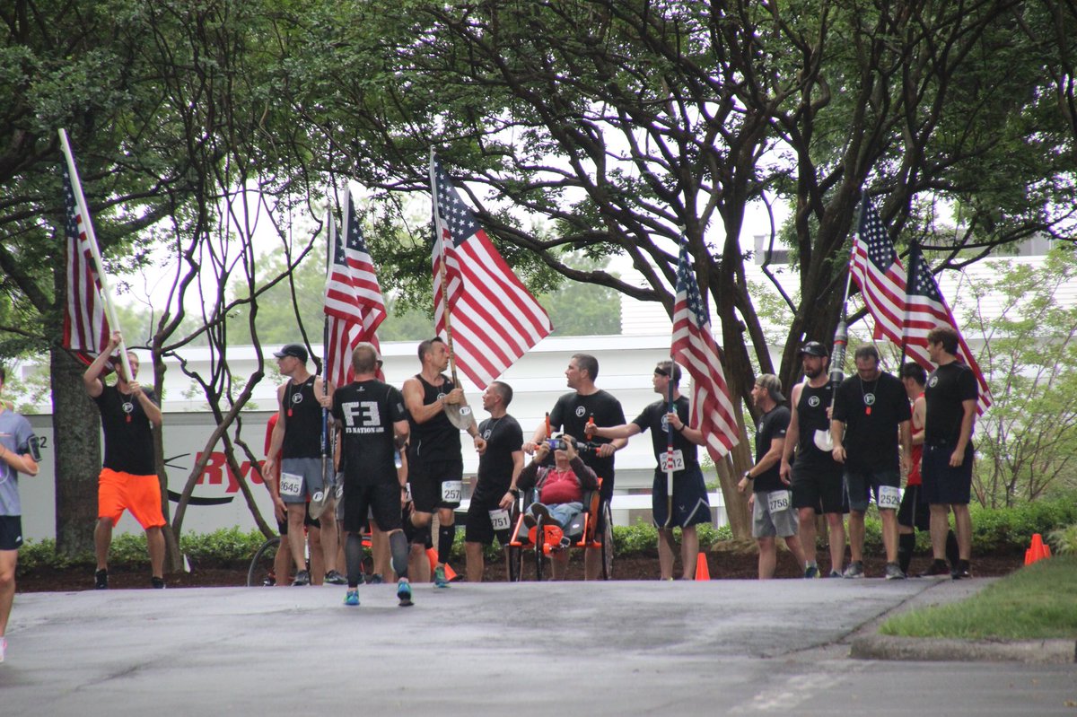 shareclt's tweet photo. Runners showed their support for our troops &amp; veterans this morning at the Patriot Festival "Go the Extra Mile" 5k put on by Patriot Military Family Foundation and presented by @PiedmontNG #memorialday https://t.co/BcG7fxUggG