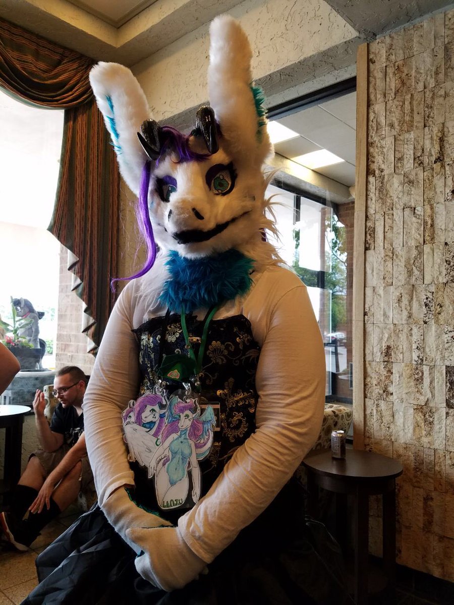 RequiemLylium's tweet photo. Another photo of me that came in. Taken by Nightlock. Anyone else get pictures of this dragoness? :3 #ANTHROHIO18 #AnthrOhio #Furry #Anthro #Dragoness #Dragon #Leniu https://t.co/3vJJAuqIFQ