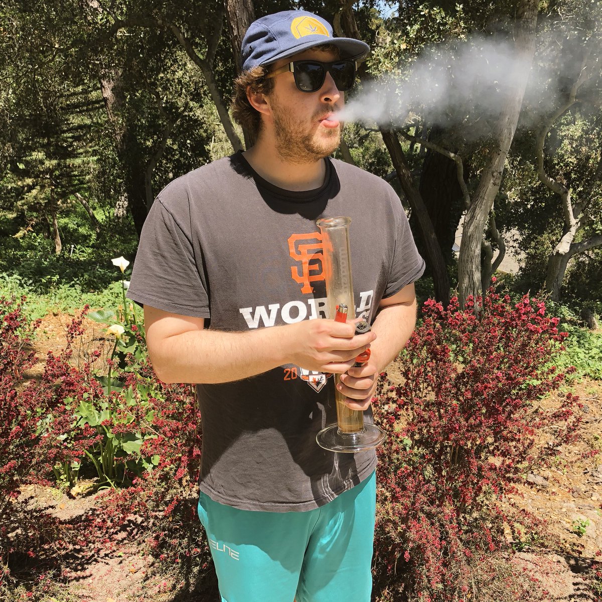 GreenBoxGrown's tweet photo. 🇺🇸💨🔥 Memorial Day #milkshot 🔥💨🇺🇸 Hope you’re all having an amazing holiday! 🎉 I know I am under the beautiful #NorCal Sun 🌞🙏🏼
#greenbox #weedstagram420 #smokeweed #bongbeauties https://t.co/gL8w6MsN0p