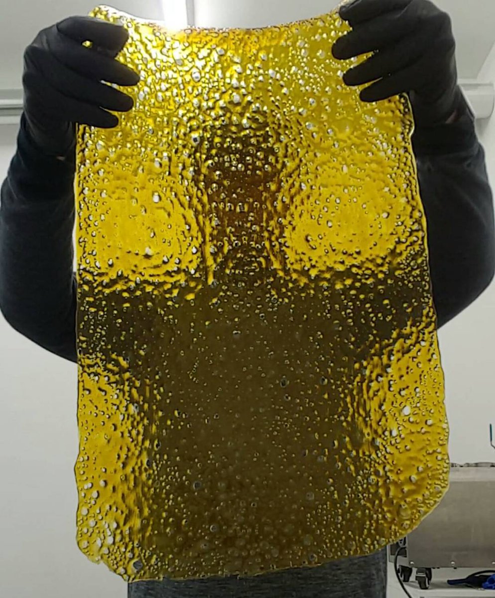 How many dabs in this slab? Happy #Shatterday.

📷: instagram.com/jedi_labs