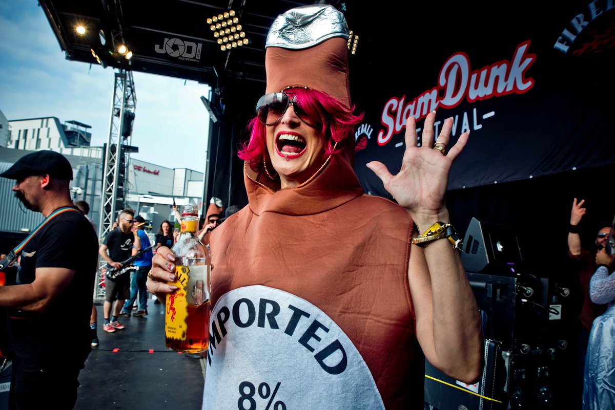 Jodiphotography's tweet photo. What an amazing day at Slam Dunk Midlands! I think my brothers face says it all in the crowdsurfing pic. Here is a few quick previews before I sleep. Lots of pics to work through tomorrow! #SlamDunkMidlands https://t.co/sm72Az7mug