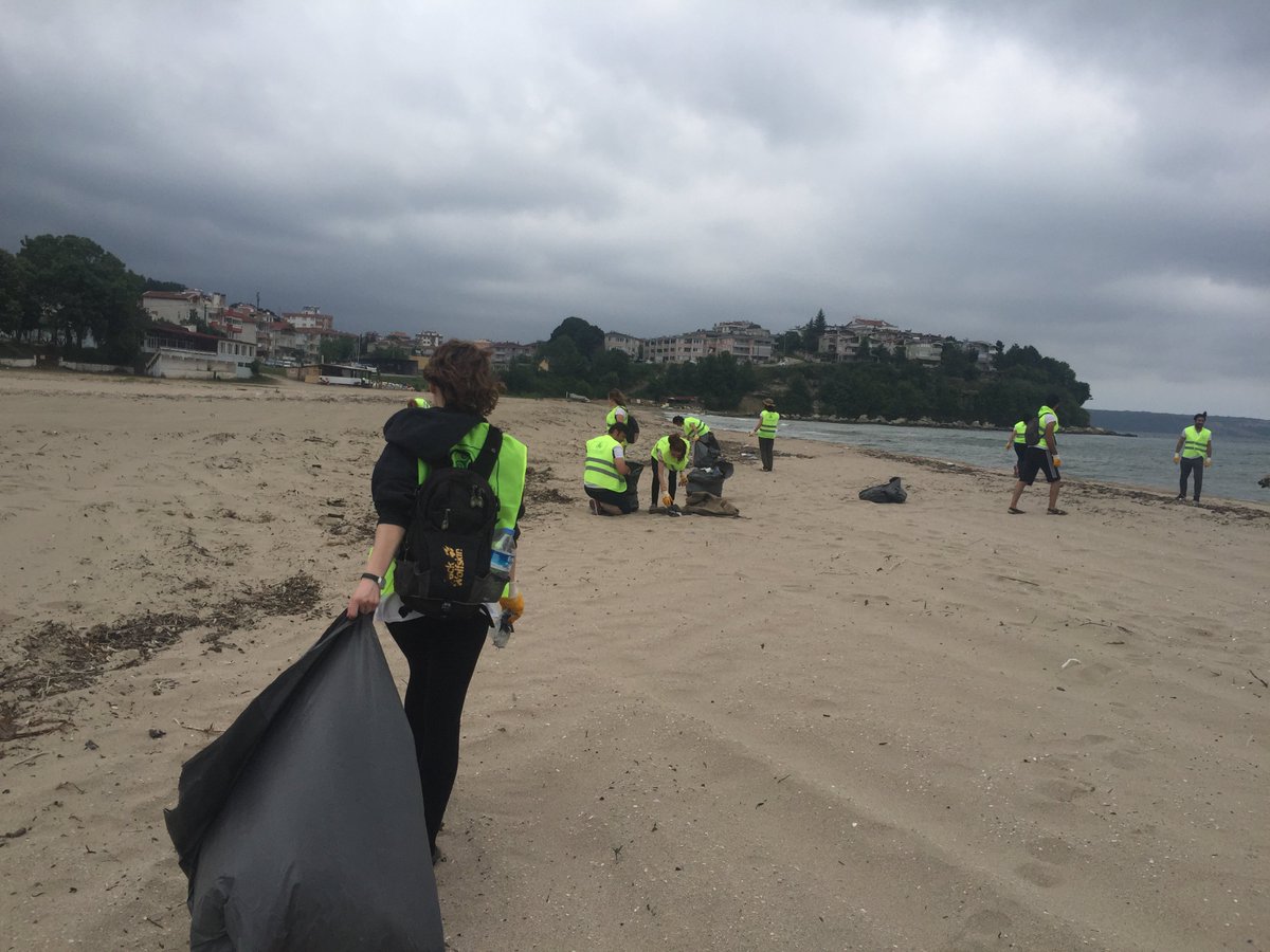 dogayadonusngo's tweet photo. Doğaya Dönüş Derneği ve Turmepa gönüllüleri İğneada kıyılarını temizledi. 
 https://t.co/pUln64uORb #mapit #worldwasteplatform #worldcleanupday #cleanup #cleanupthemed #turmepa #deniztemiz #iğneada #longoz #longozormanları #plastiğehayır https://t.co/u76DlveGa4