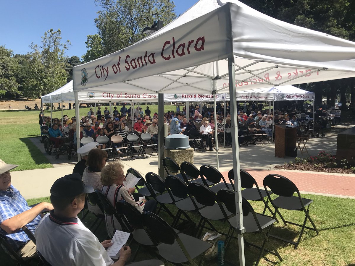 DanWinterSCPD's tweet photo. Honored to help raise the flag with @SCFDA1 today at the @SantaClaraCity Memorial Day Ceremony. @SantaClaraFD @SantaClaraPD #MemorialDay #RememberTheFallen https://t.co/RQetj1i1Ld