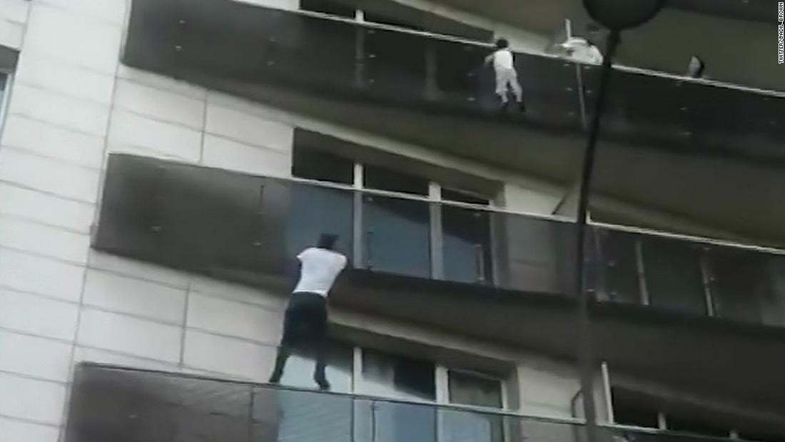 CNN's tweet photo. French President Emmanuel Macron is among those praising a young Malian migrant who scaled the outside of a building in Paris to rescue a young child dangling from a balcony https://t.co/gI4UomkHSQ https://t.co/r8inep9Sax