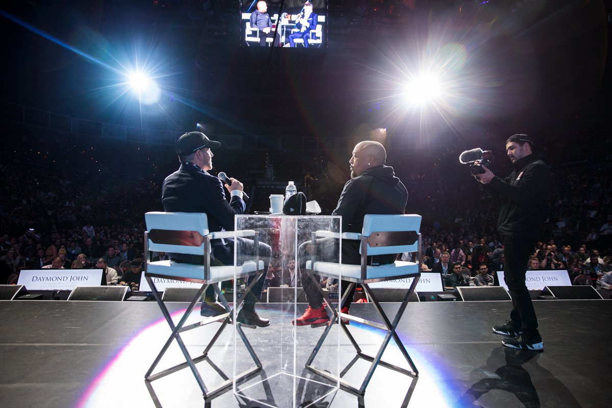 GrantCardone's tweet image. The bigger the problems and the more people who benefit from the solution the more powerful your success will be.
#10X #10XGrowthCon