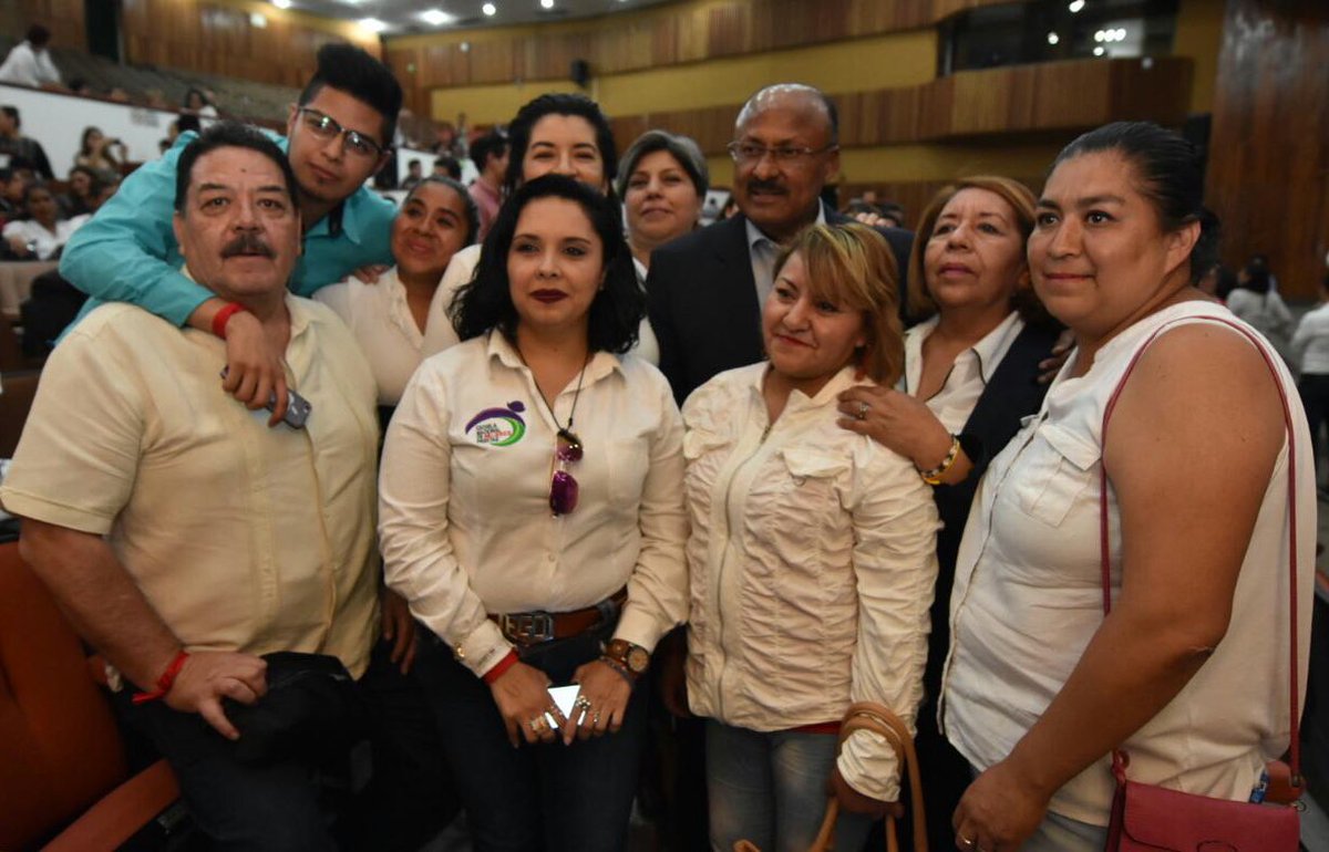 JuarezCisneros's tweet photo. Me dio mucho gusto reunirme esta tarde con la estructura de la Secretaría de Acción Electoral de la #CDMX, con quienes de la mano, con su apoyo y esfuerzo, llevaremos a la victoria a @JoseAMeadeK en las #Elecciones2018. https://t.co/225FaOOdiI