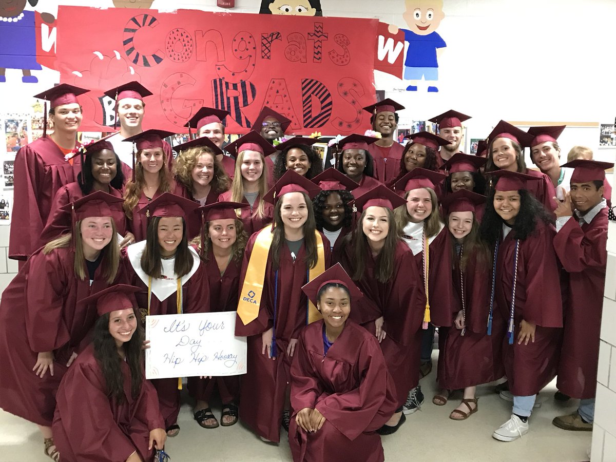 PineviewElemSC's tweet photo. College and Career Day at Pineview recognized former Panthers in the BCHS graduating class of 2018. Students interacted sharing a common bond and encouraged each other to stay the course. A win win for all involved. @BCHSBearcats #rolemodels @LexingtonTwo https://t.co/yeIQHKEOUr