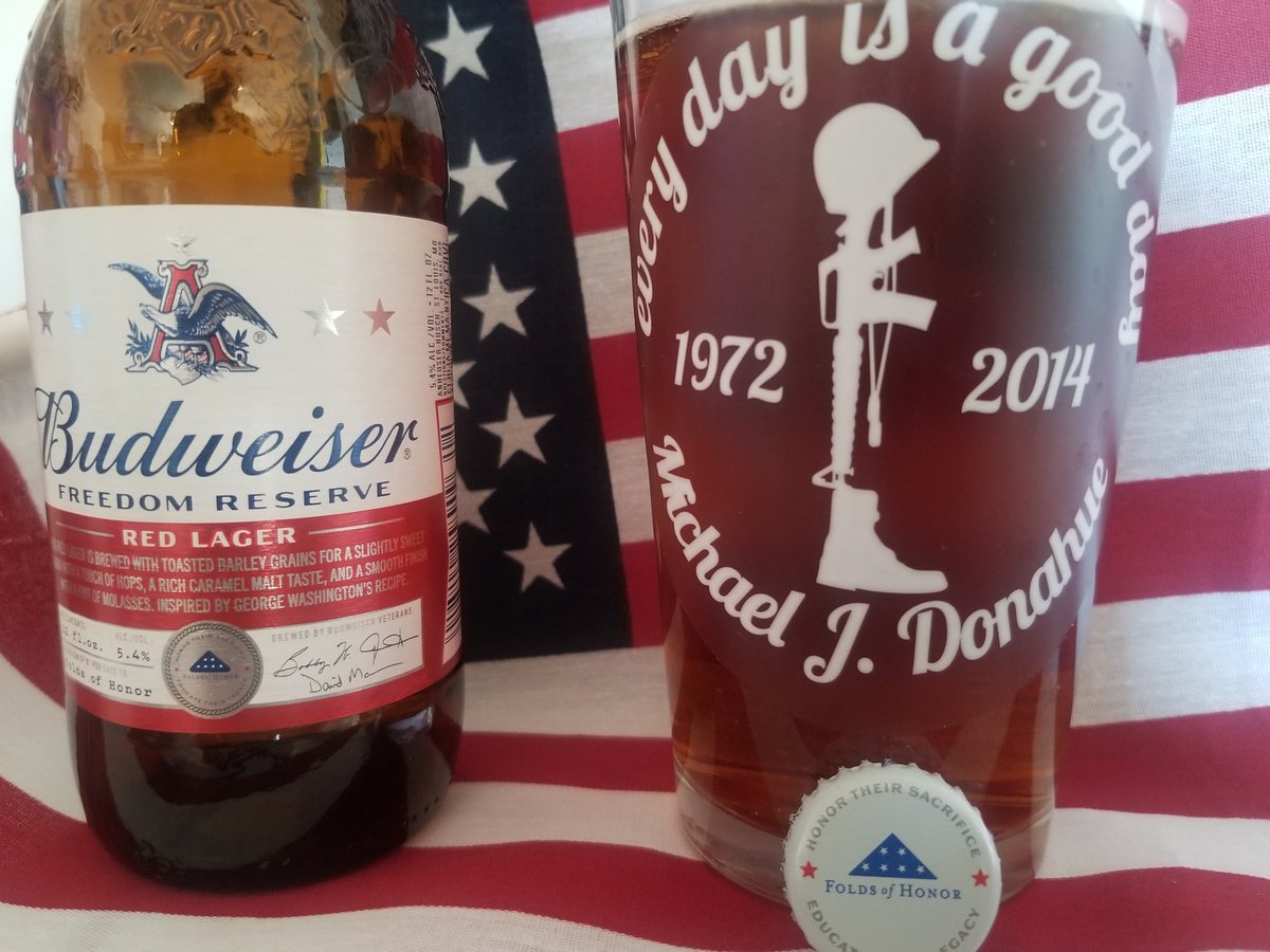LavinTim's tweet image. Great partnership between @budweiserusa and @FoldsofHonor!  This Bud's for Mike!  Rest easy brother #MemorialDay