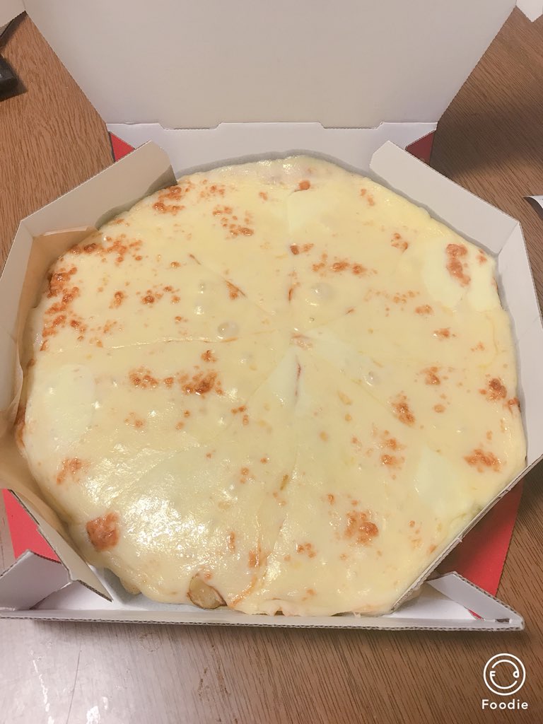 もはやチーズそのものになっちゃってるドミノ ピザ ウルトラ盛 4倍チーズ にダブルチーズ ２でチーズ8倍ピザができる Togetter